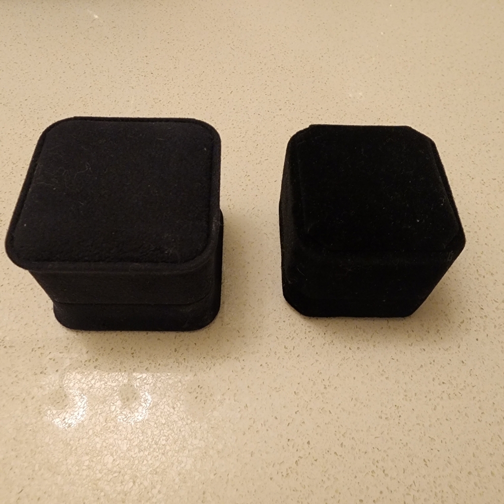 Ring cases - Picture 2 of 3